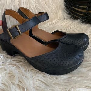 The Stone clog from b.ø.c. Worn once